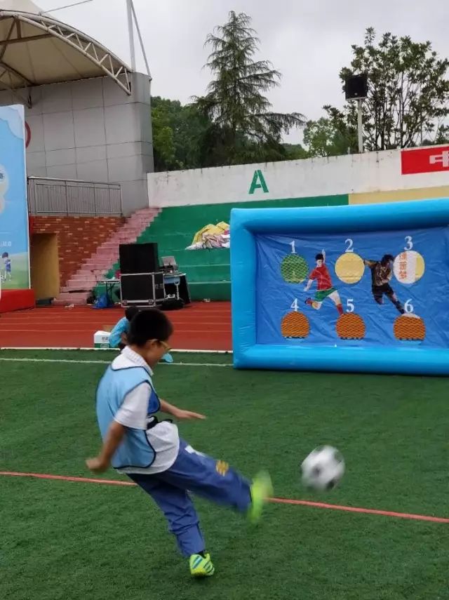 足球游戏比赛视频_足球竞技游戏规则图解视频_足球短视频比赛视频